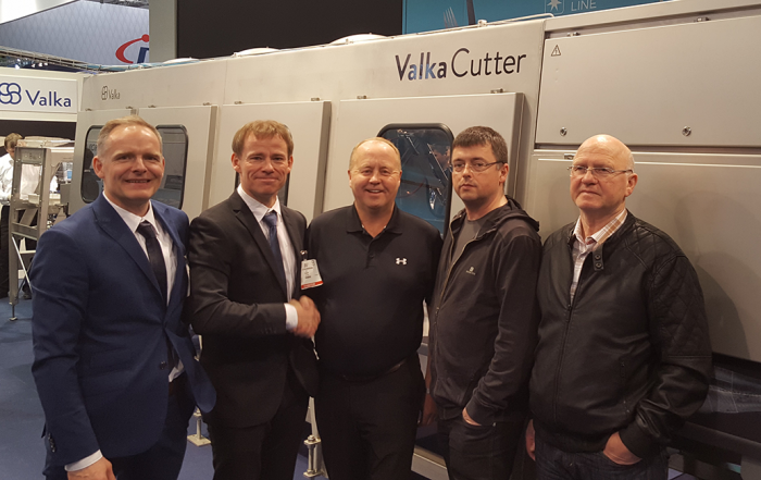 Valka and Lodnuvinnslan sign the contract at Global Expo in Brussels